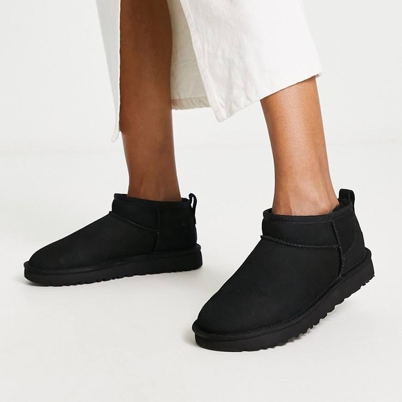 UGG Little kids Ultra Mini Boots black 1130750K-BLK - Picture 1 of 5